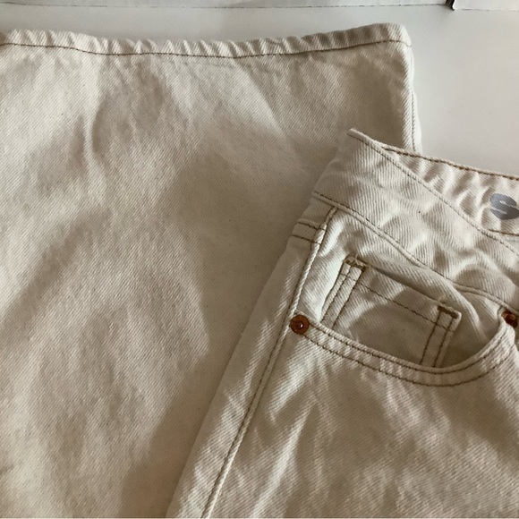 S.O.N.G. Size 7/28 Street Low Rise Jean With Rips Cream Jean. Preloved - Picture 2 of 8